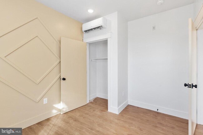 Building Photo - 900 N 41st St