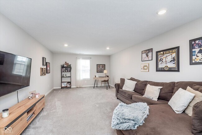 Building Photo - 1051 Macoun Dr