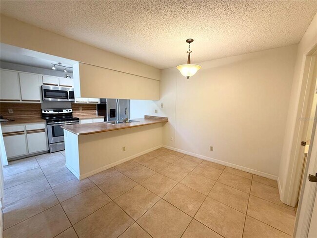 Building Photo - 5282 Cypress Ct