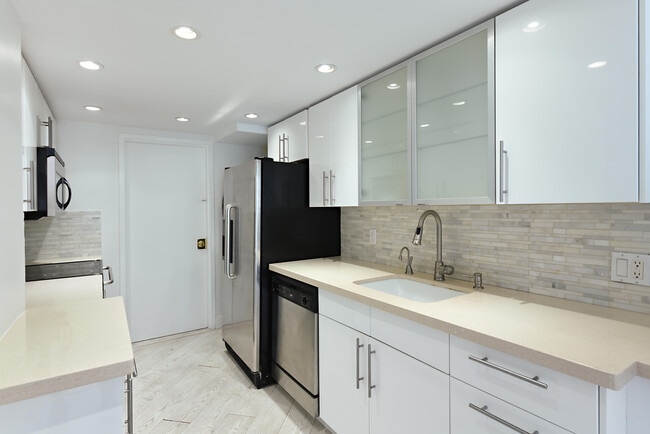 Building Photo - 2860 S Ocean Blvd