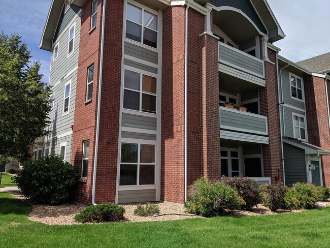 Building Photo - 14323 E 1st Dr