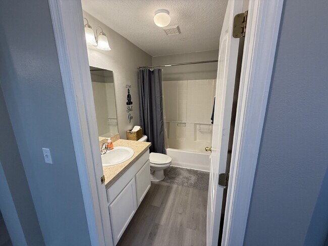 Building Photo - "Spacious 3-Bedroom Retreat with Bonus roo...
