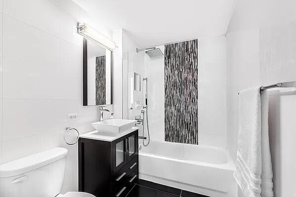 Building Photo - 520 W 23 St