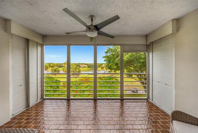 Building Photo - 3960 Oaks Clubhouse Dr