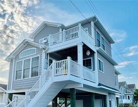 Building Photo - 28 Beach Rd E