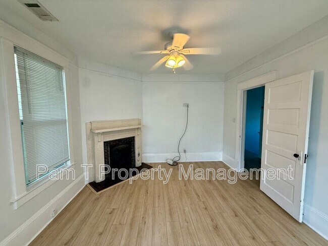 Building Photo - 611 W 44th St