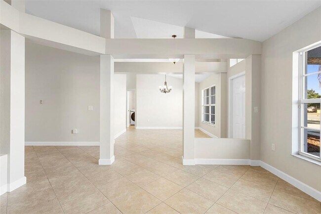 Building Photo - 1227 Tivoli Dr