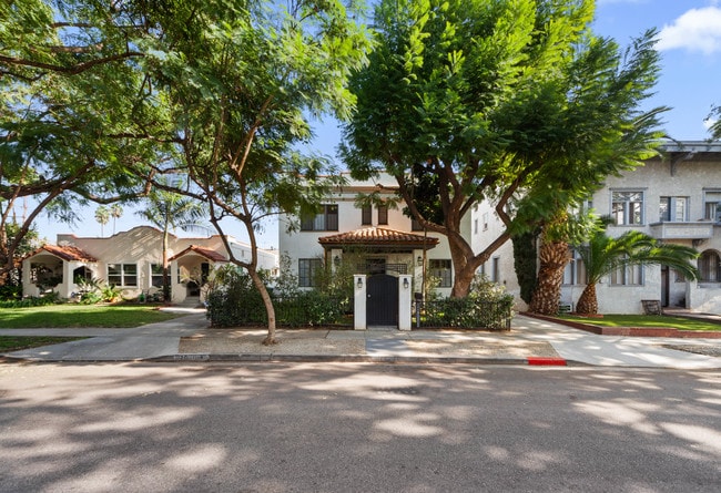 Front of Building Street View - 1120 Poinsettia Dr
