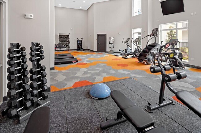 Building Photo - 5256 International Dr