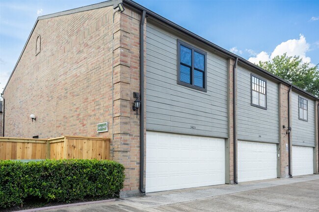 Building Photo - 9800 Pagewood Ln