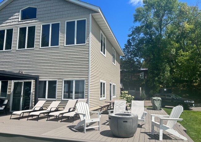 Primary Photo - Stunning Lakefront Home