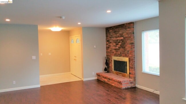 Building Photo - 29 Thorndale Pl