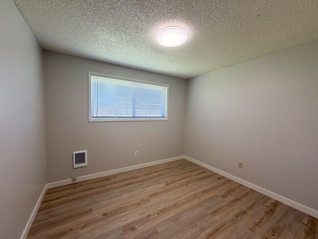 Building Photo - 6131-6131 Onyx Ave