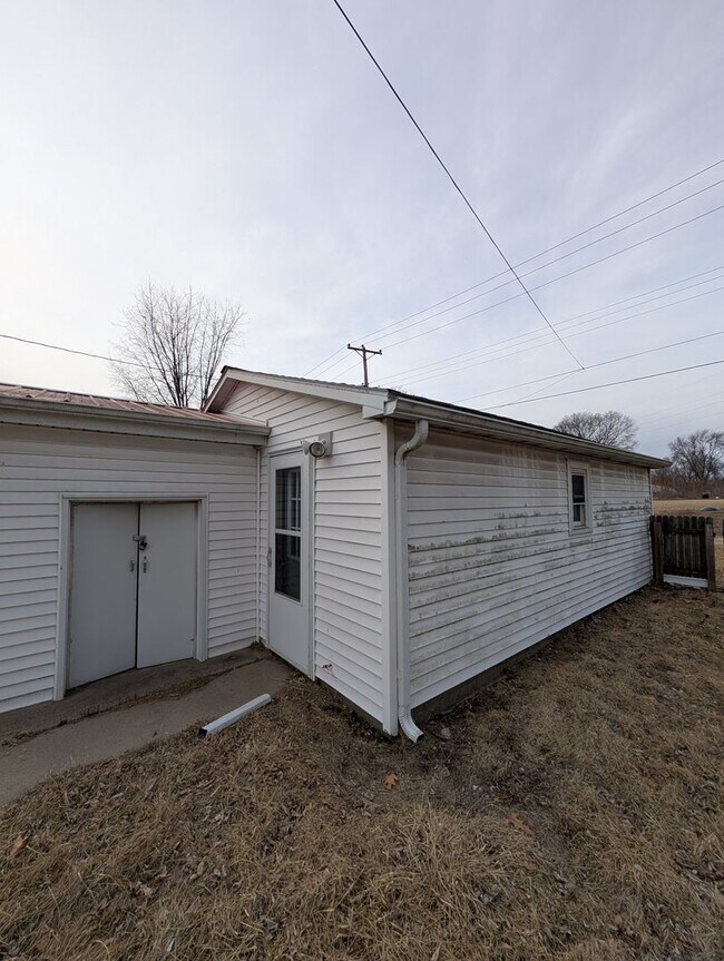 Building Photo - Affordable 2 Bedroom Single Family Home for Rent in Rock Falls Coming Soon!