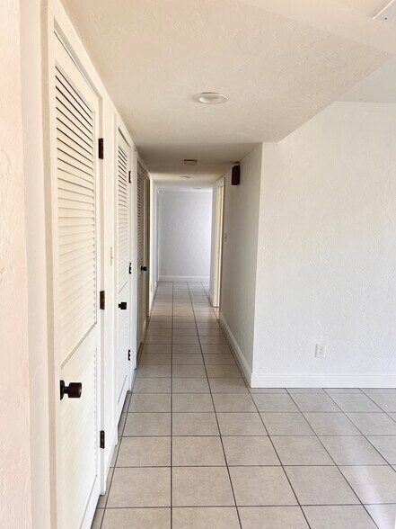Hallway - 4031 Abbey Ct