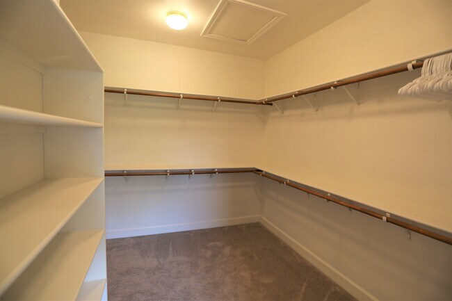 Building Photo - 320 Hartley Dr