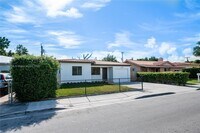 Building Photo - 2340 SW 16th St