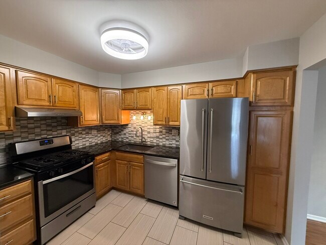 Building Photo - 420 74th St