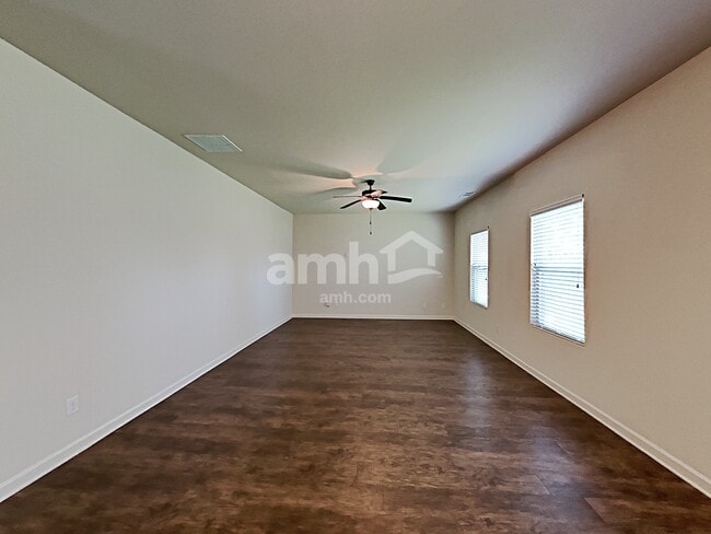 Building Photo - 4043 Clay Ct SE