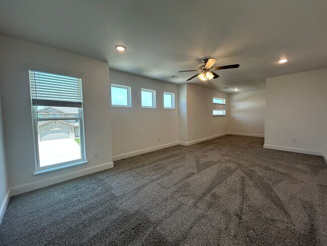 Building Photo - Gorgeous Contemporary Family Home in Cente...