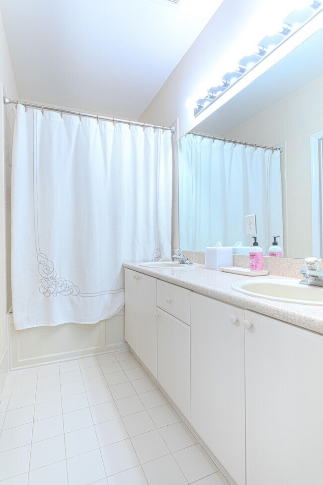 Building Photo - 2320 Shoma Ln