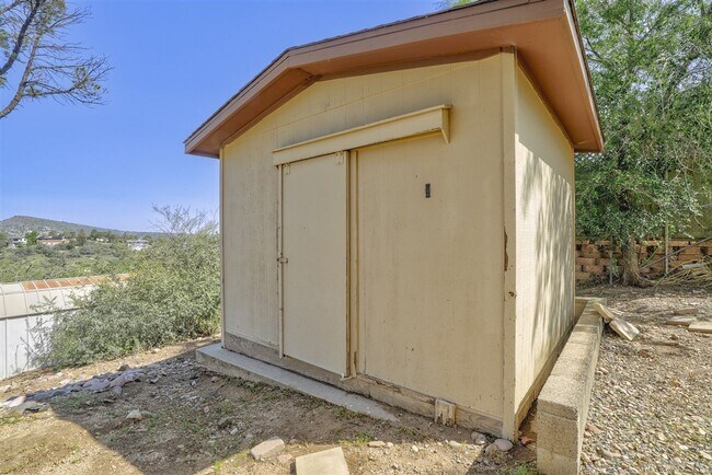 Building Photo - 3 Bedroom, 2 Bath Home with Views in Prescott!