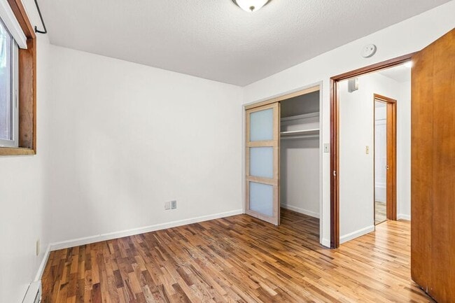 Building Photo - 121 SE 30th Pl