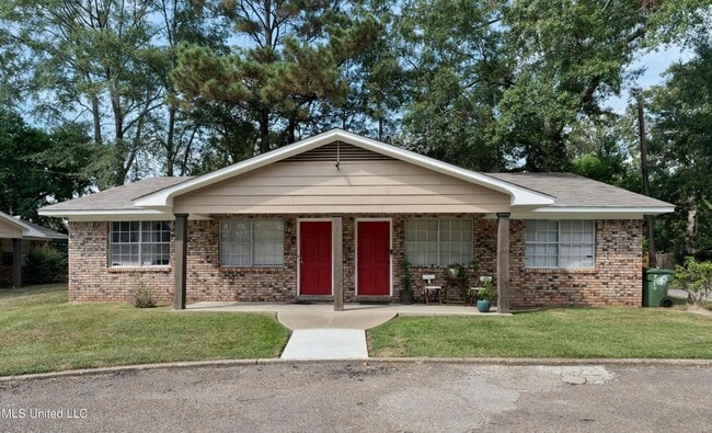 Building Photo - 714 N 29th Ave