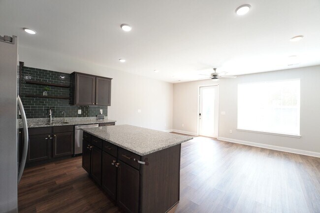 Building Photo - 282 Judson Wy