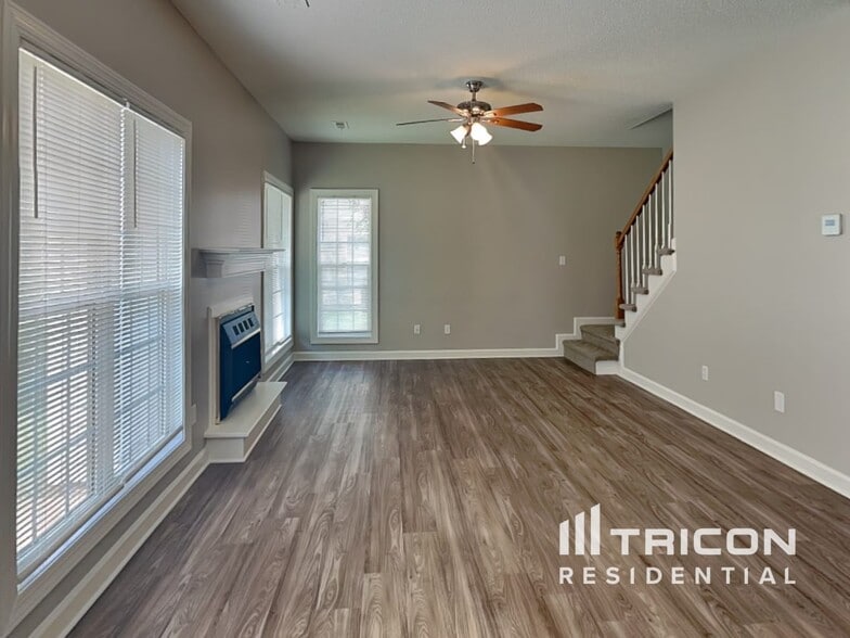 Building Photo - 2829 Rosemeade Dr