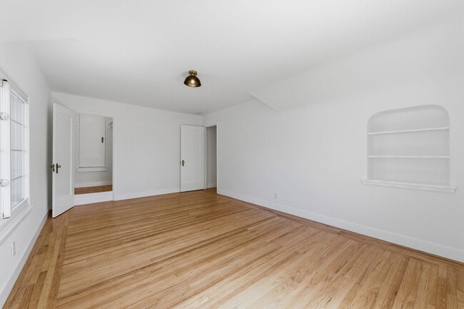 Building Photo - Charming 2 bed, 1.5 bath Alta Heights Home