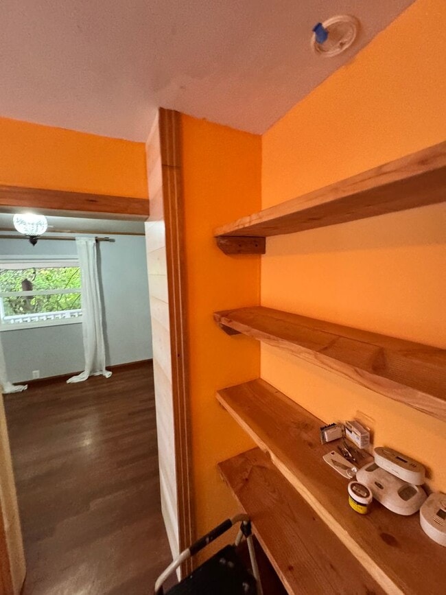 Building Photo - Eclectic Portland Home with Modern Touches...