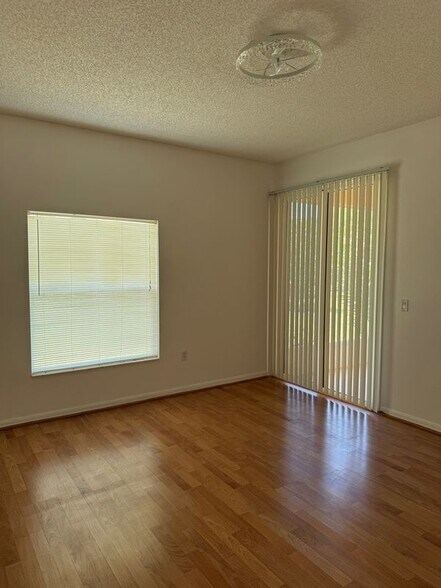 Building Photo - 42 Raintree Pl