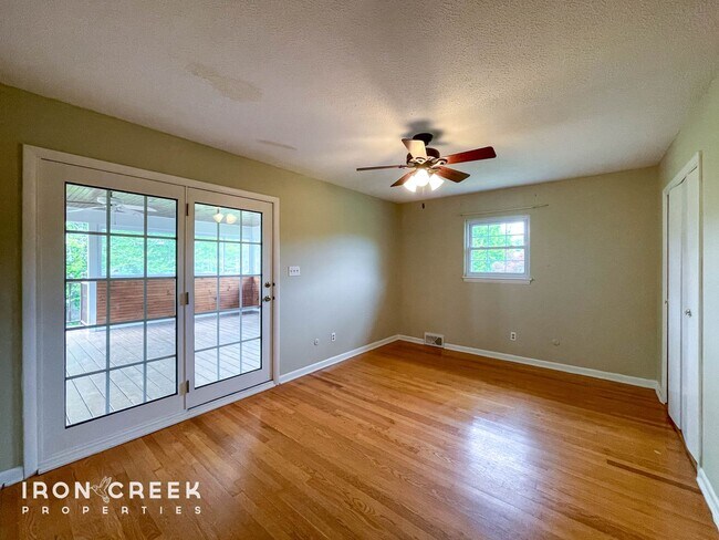 Building Photo - Spacious Three-Bedroom on a Beautiful Lot ...