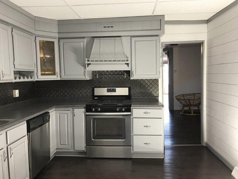 Kitchen-1b - 4045 5th Ave