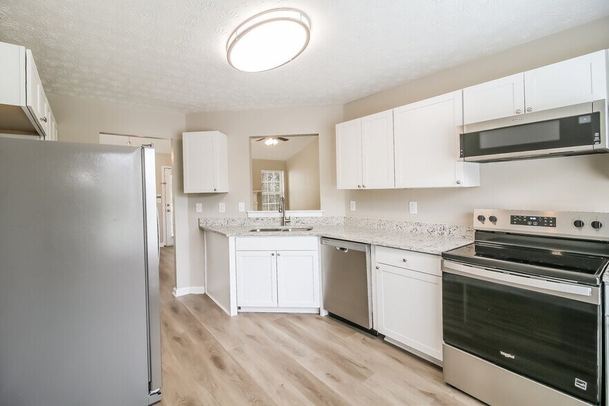 Building Photo - 7460 Royale Ct