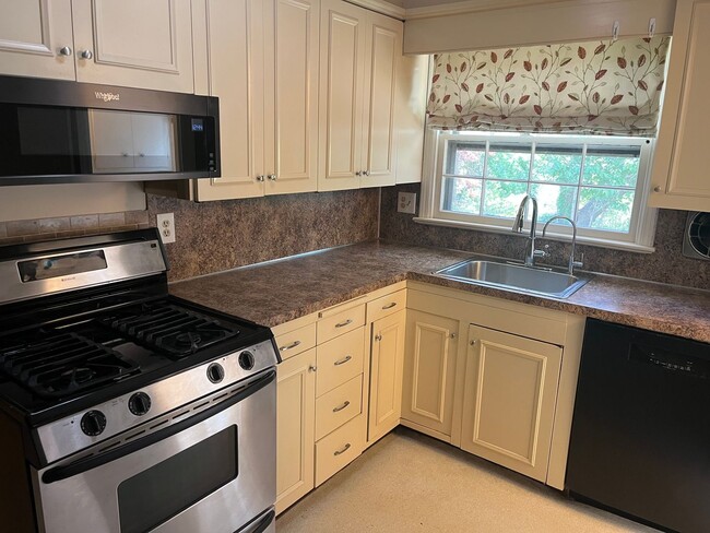 Building Photo - Beautiful 3 bedroom in Manheim Township