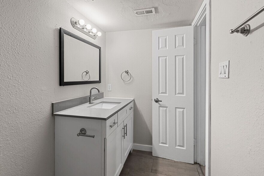 Interior Photo - The Canopy at South Congress