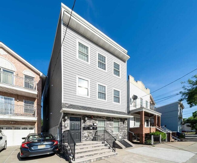 Building Photo - 44 Bryant Ave