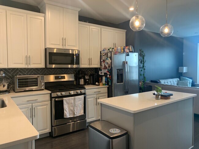 Kitchen - 3606 Journal St