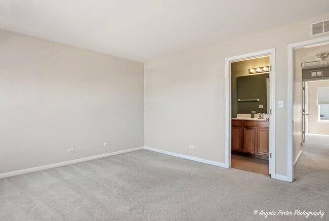 Building Photo - 749 S Parkside Dr