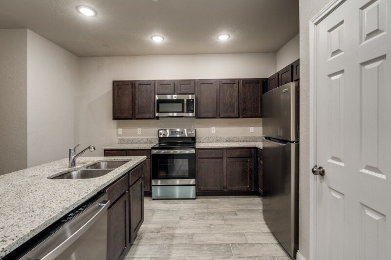 Building Photo - 7813 Savannah Brooks