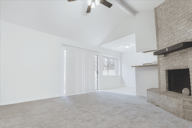 Building Photo - 7015 Maple Fox Dr