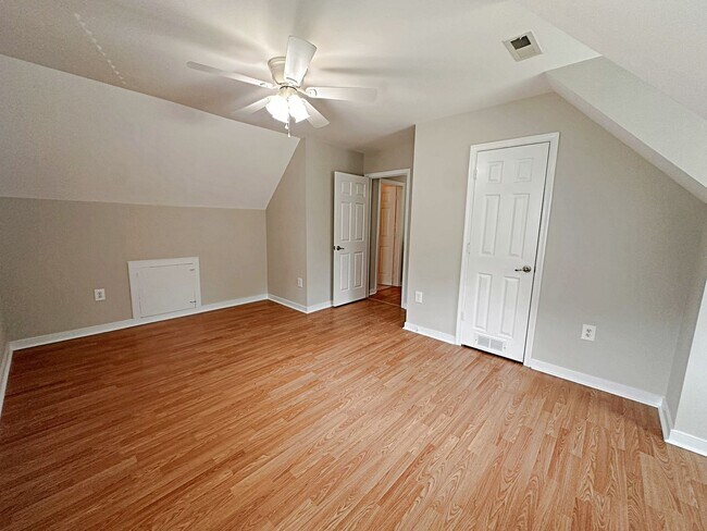 Building Photo - Updated Home in the Heart Of Chesterfield