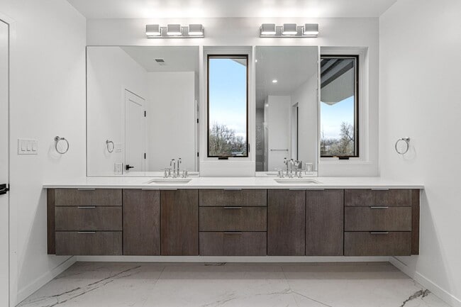 Building Photo - LUXURY LIVING 5 Bed 5 Bath New Home Located In Boulder- Available now!