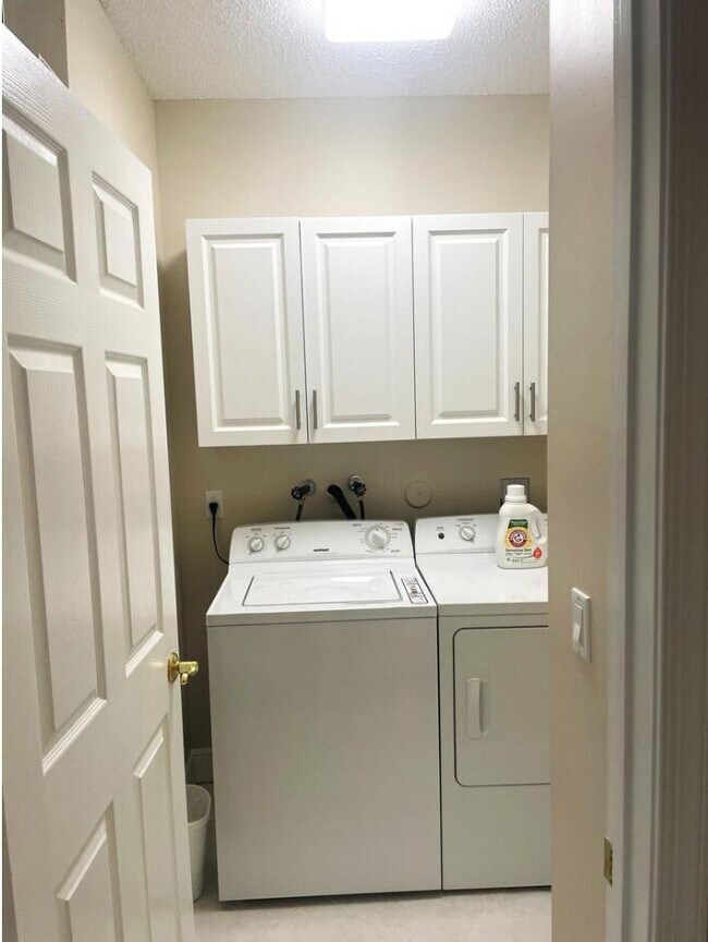 Building Photo - 9731 Cherry Blossom Ct