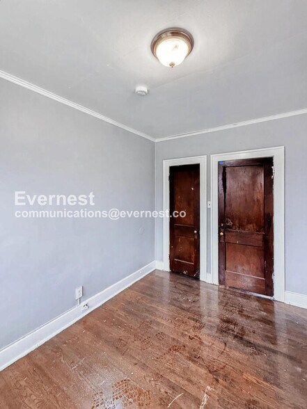 Building Photo - 9351 Woodside St