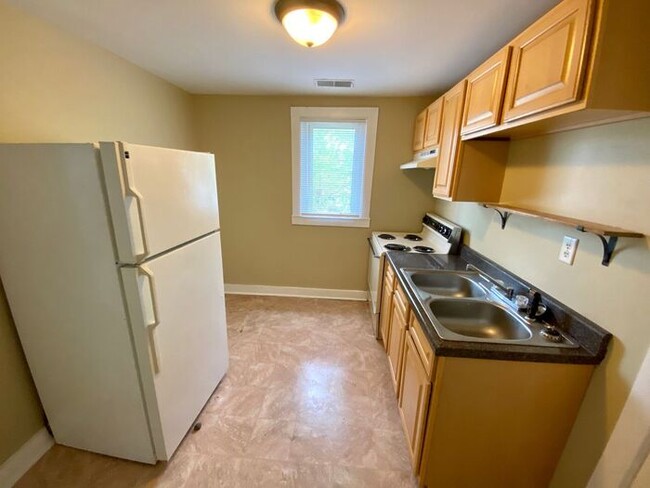 Building Photo - Spacious 1 Bedroom Apartment in North Nash...