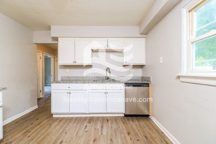 Building Photo - 9749 Dennis Dr