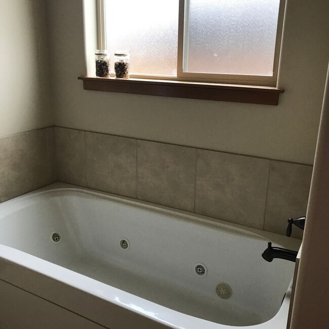 Building Photo - Single Family Home for Rent in Bozeman